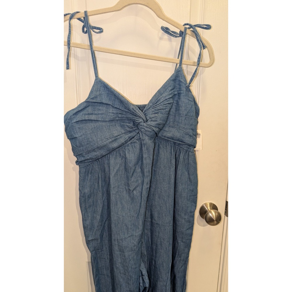 Old Navy Chambray Jumpsuit Women Size Large Blue Pockets Center Twist Sleeveless - Picture 2 of 7